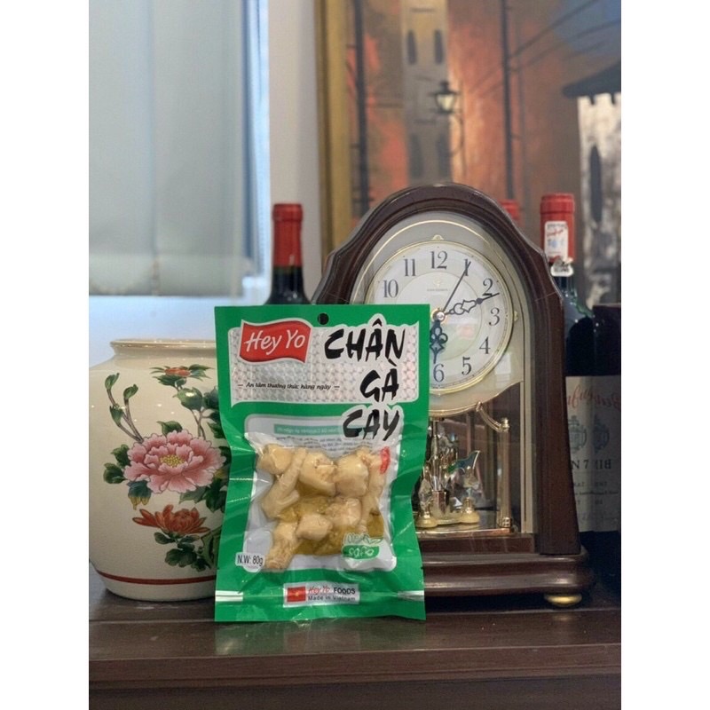 Chân gà cay Hey Yo gói 80g và Chân gà cay Heyyo vị xì dầu gói 80g | BigBuy360 - bigbuy360.vn