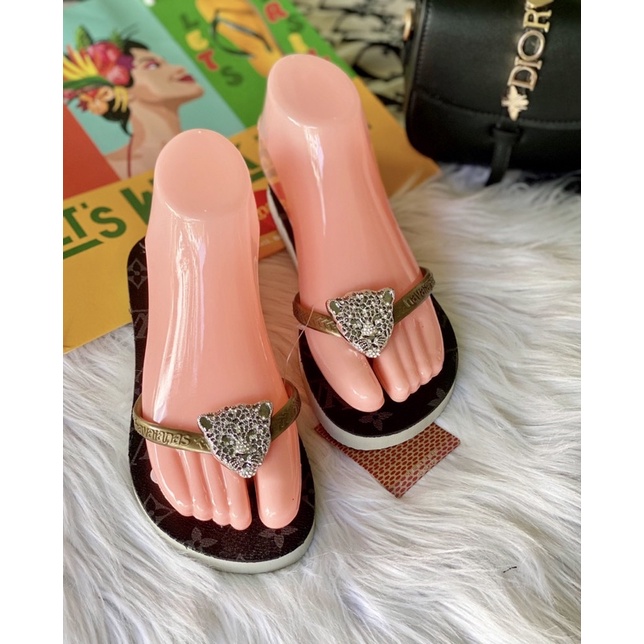 Quai ngắn LV mix charm 169k