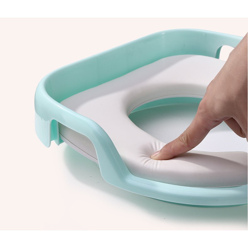 Bệt ngồi vệ sinh an toàn cho bé