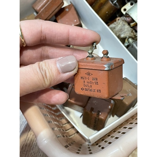Tụ quân cờ 2uf 200v Nga có chân đế