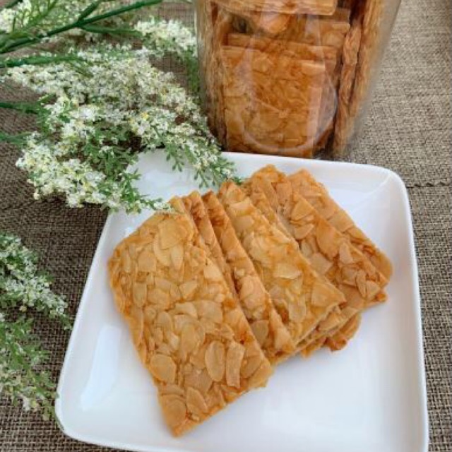 Combo 4 - Bánh hạnh nhân, Bícotti, kẹo nougat