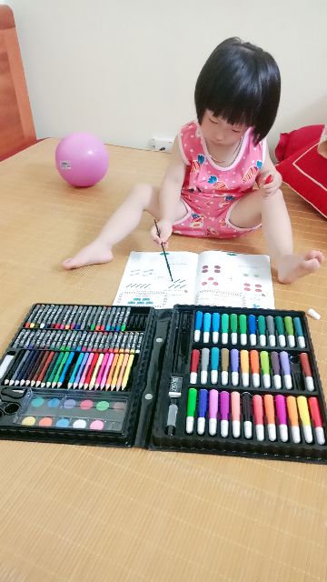 Hộp bút chì màu 150 chi tiết hàng chuẩn