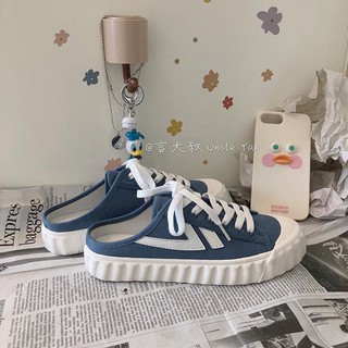 Giày sneaker đạp gót
