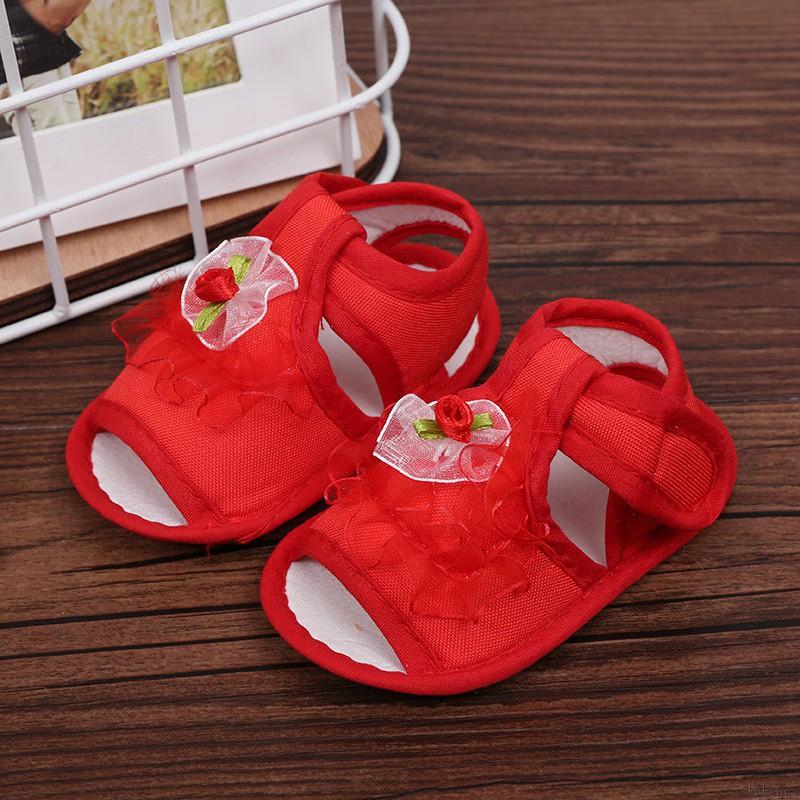Giày sandal đính hoa chống trơn trượt xinh xắn cho bé gái