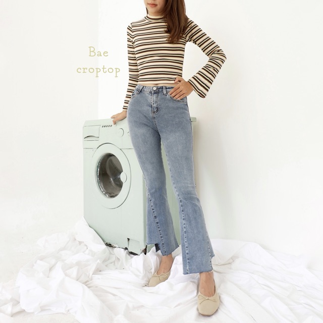 Bell sleeves - croptop dài tay loe | BigBuy360 - bigbuy360.vn