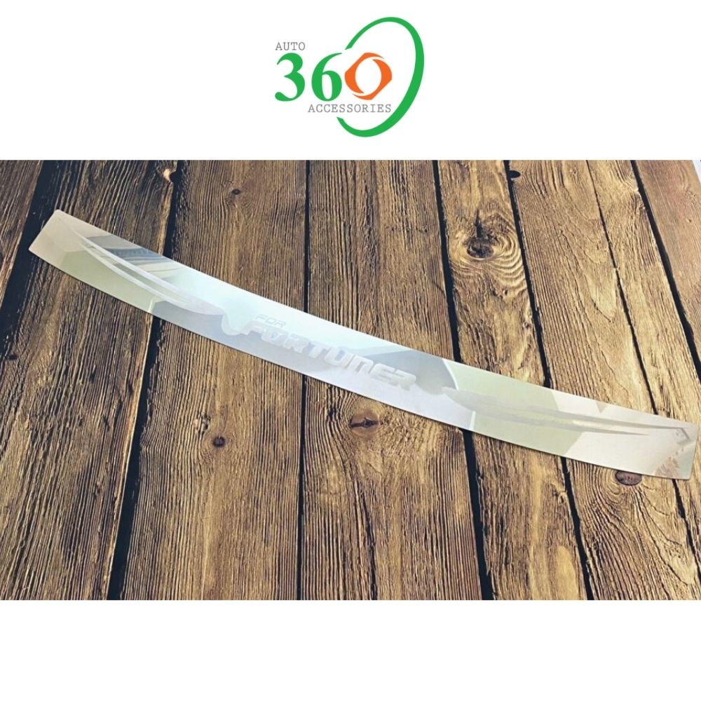 Nẹp chống trầy cốp sau Monde bằng Inox dành cho xe Fortuner đời 2017-2019