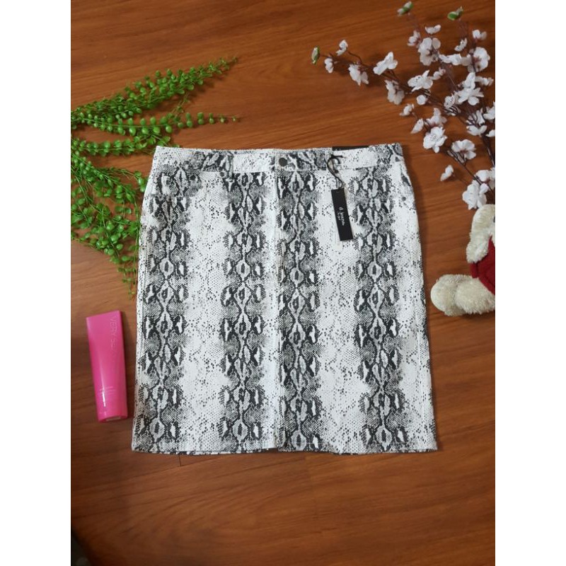 Chân váy kaki vnxk màu da trăn size 14(XL)