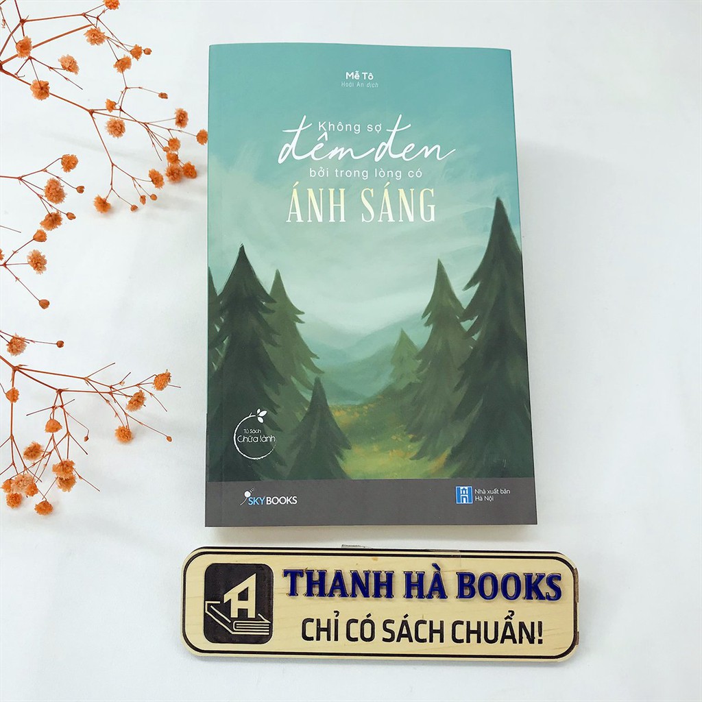 Sách - Không Sợ Đêm Đen Bởi Trong Lòng Có Ánh Sáng - Những bước chân đầu tiên trên con đường tự lập - Thanh Hà Books HCM