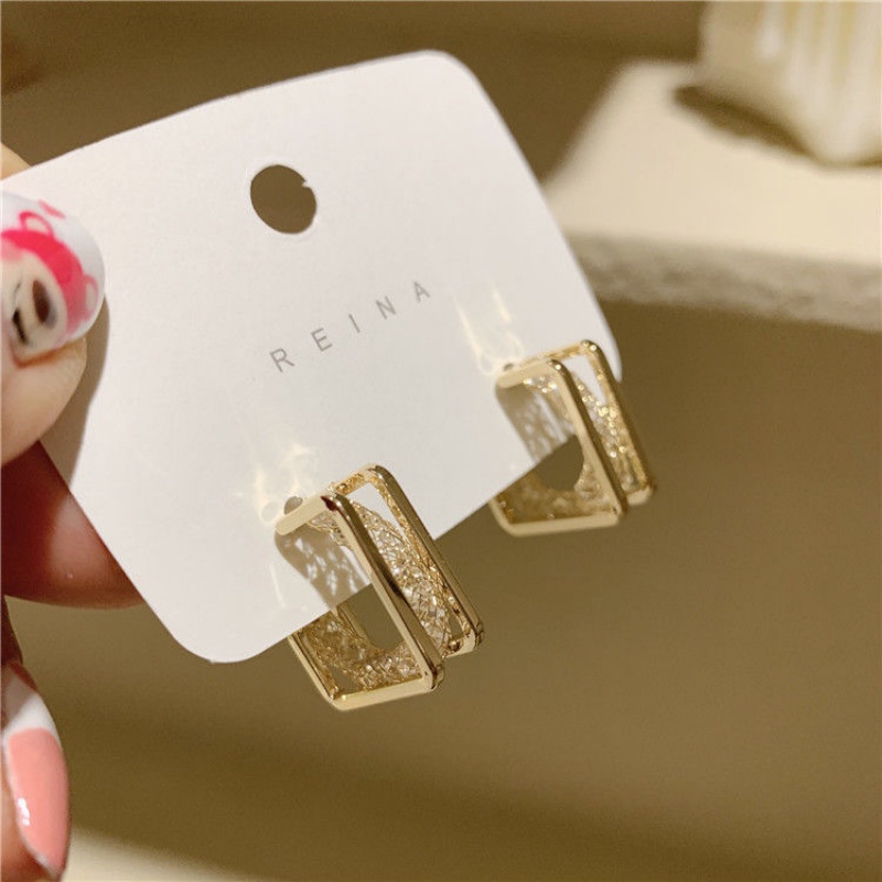 Đôi Khuyên Tai Thiết Kế Ấn Tượng