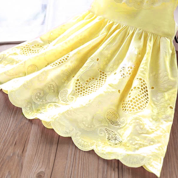 Đầm Sát Nách Màu Vàng Phối Ren Hoa Cho Bé Gái