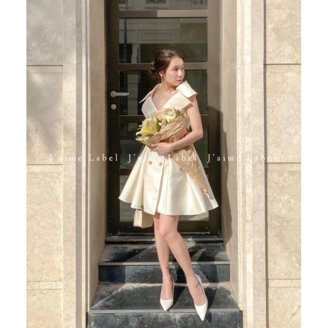 Đầm cổ vest kèm belt đính nút