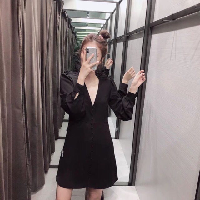 Sẵn váy z..r đen tay dài hàng tuồn auth sắc nét