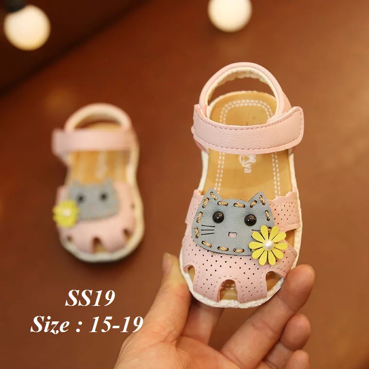 Dép sandal bé gái xinh xắn đế êm và nhẹ SS19