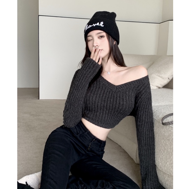 Áo croptop QADCOL tay dài cổ chữ V thiết kế ôm sát tôn dáng thời trang thanh lịch