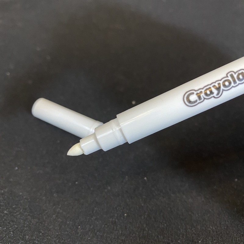 Bút dạ trắng viết, vẽ, trang trí họa tiết lên gương, bề mặt kính