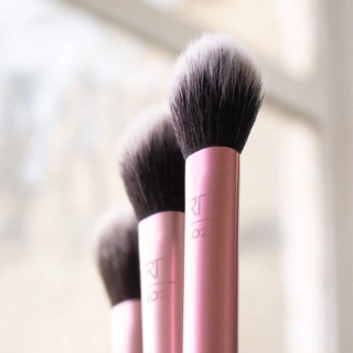 Cọ Highlight má hồng nhỏ RT REAL TECHNIQUES Setting Brush 01413