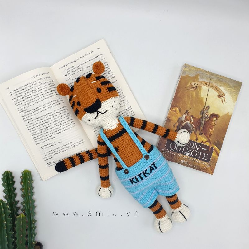 Hổ nhồi bông - Gấu bông handmade cao cấp Amigurumi - Hổ quần yếm handmade dễ thương làm quà cho bé