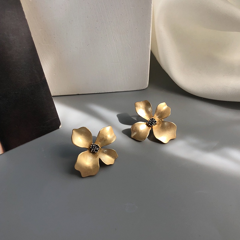 Khuyên tai kẹp không bấm lỗ chốt cố định K072 bằng hợp kim mạ vàng hình bông hoa dáng ngắn Leous Accessories