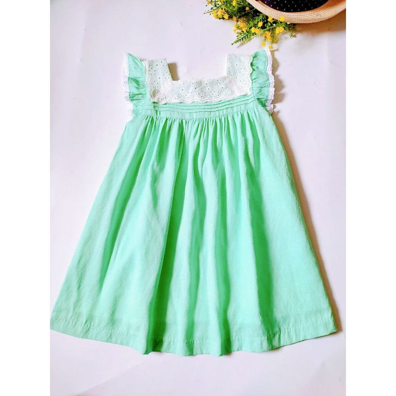 Váy đầm linen xanh ngọc, cổ vuông phối ren trắng cho bé gái