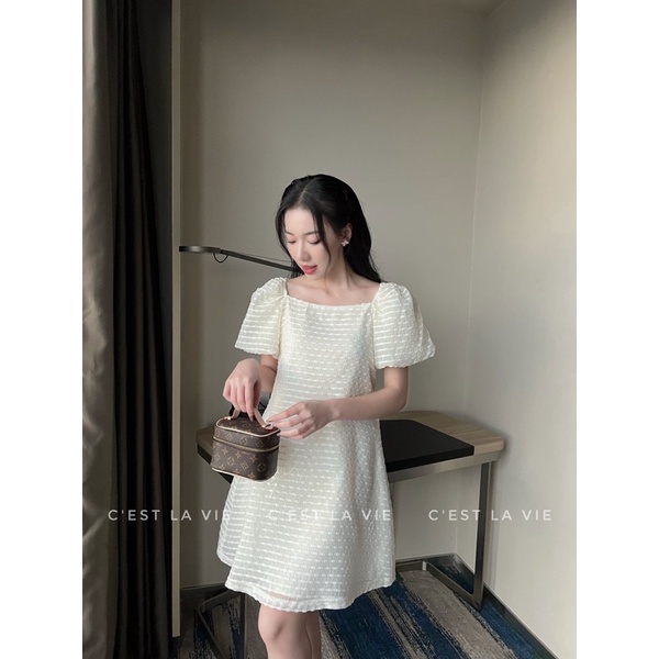 Váy cổ vuông  dáng suông C'est la vie