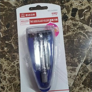 Cạo râu inox sử dụng dao lam