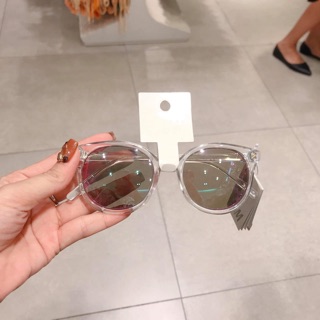 Order Kính H&M store sing
