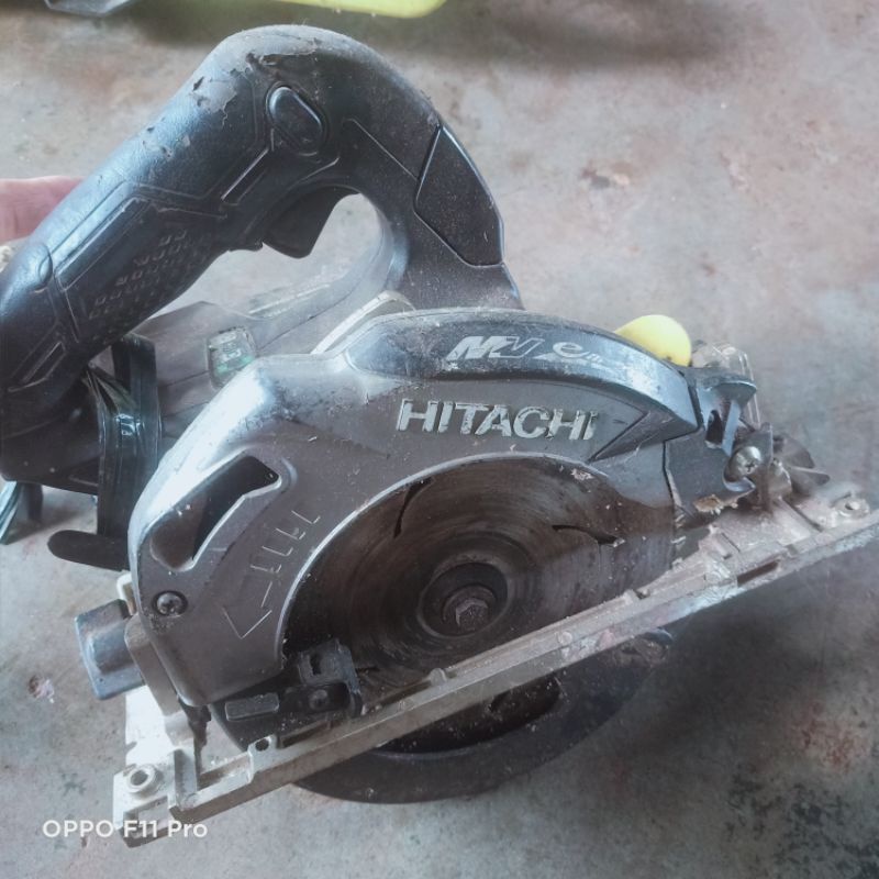 Cưa đĩa  không than hàng bãi nhật máy pin