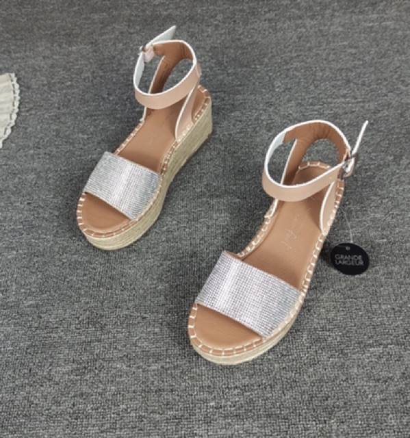 Sandal đế cói quai nhũ Newlook
