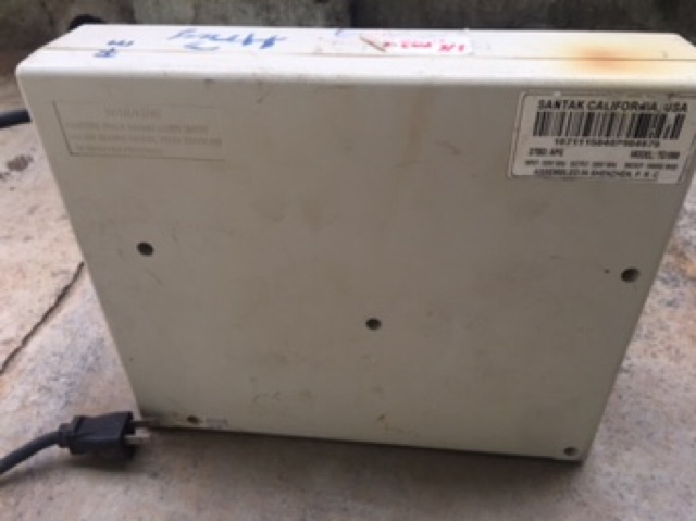 UPS( Bộ lư điện) Santak 1000Va Lắp ắc qui vô là chạy