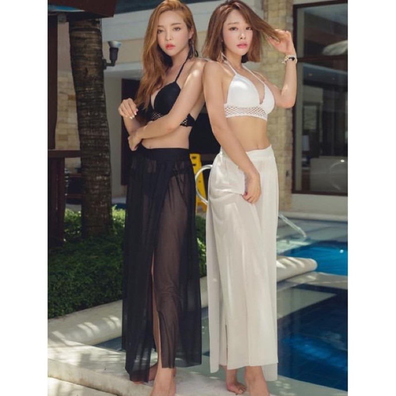 Chân váy voan xuyên thấu mặc kèm bikini