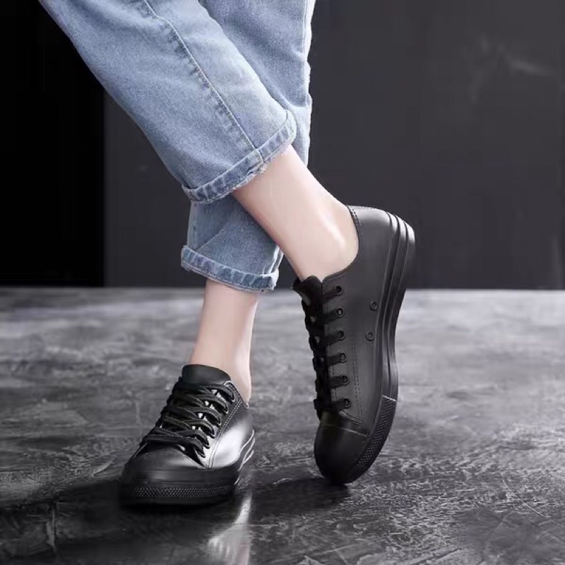 Giày Nhựa Đi Mưa Bền Nhẹ
