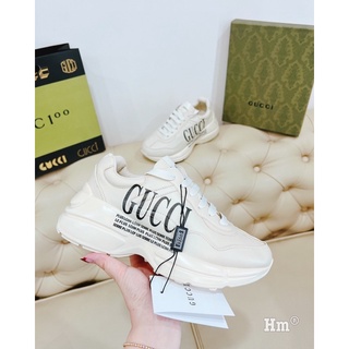 Giày thể thao gc chữ