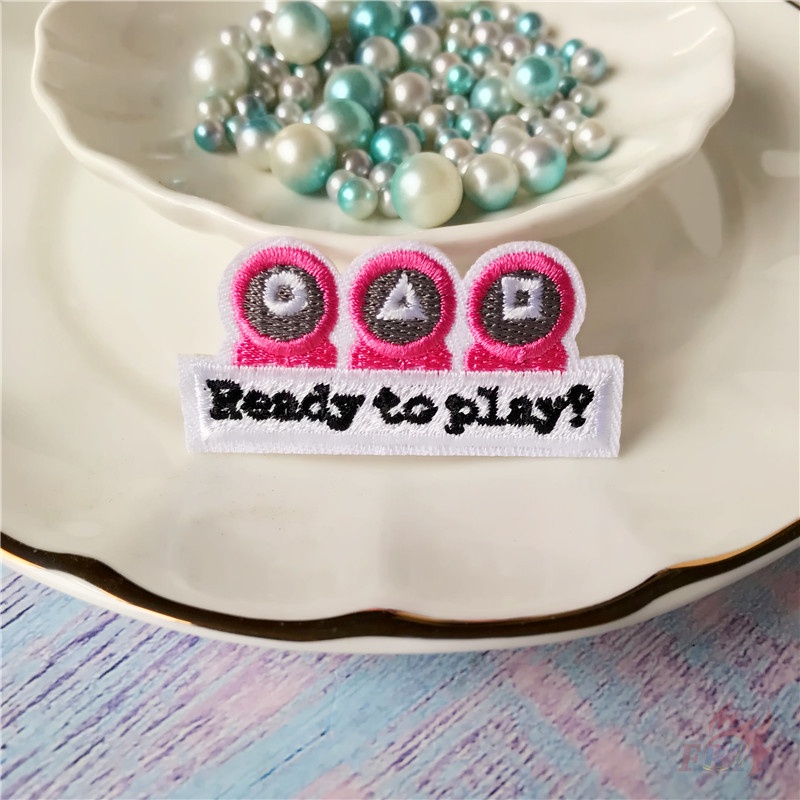 1 miếng dán ủi quần áo hình nhân vật game Who's Next?