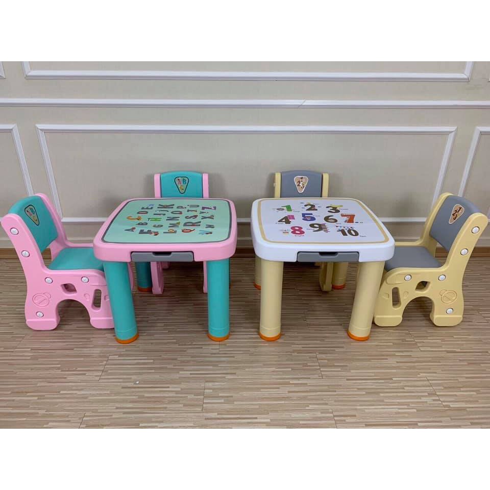 Bộ bàn ghế tập vẽ Toys house cho bé ( hàng od 5-7 ngày) ib phí ship