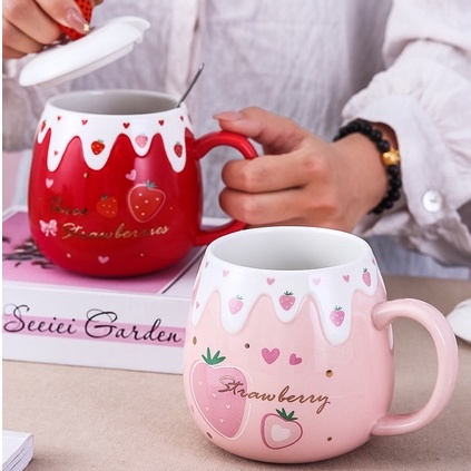 Cốc Sứ Cao Cấp Có Nắp Đậy Họa Tiết Dâu Tây Dễ Thương Cho Nữ