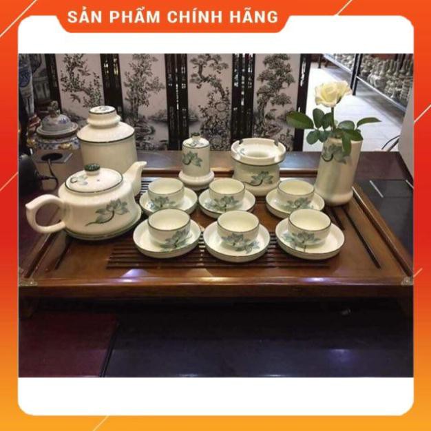 - Ấm chén hoa sen xanh kẻ chỉ Bát Tràng