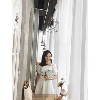 Váy trắng khuy gỗ lệch