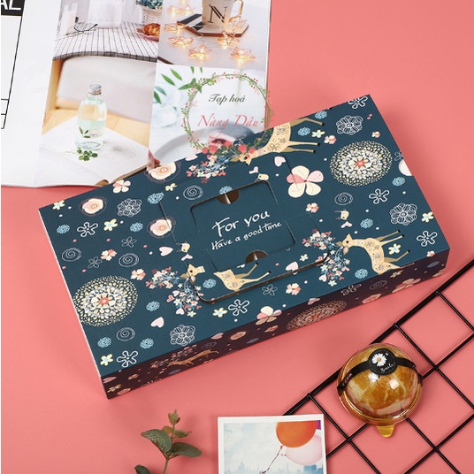 Hộp giấy đựng 8 bánh trung thu có quai xách tiện dụng