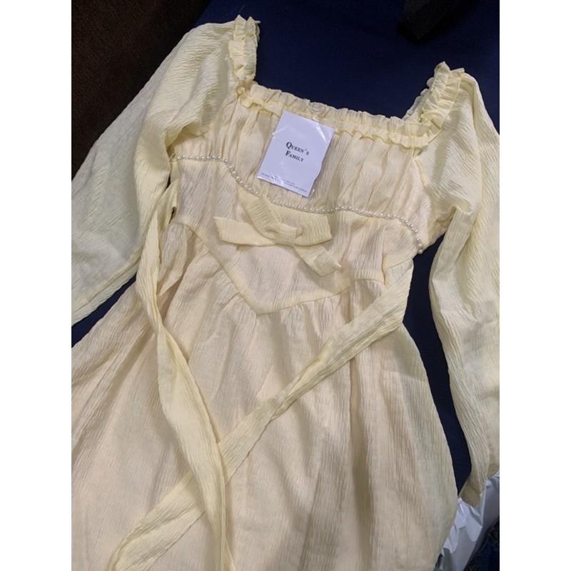 Váy vàng tiểu thư