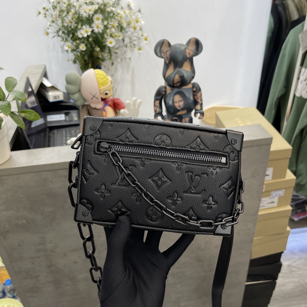 Túi đeo chéo L V hộp cốp dây xích hoa đen fullbox