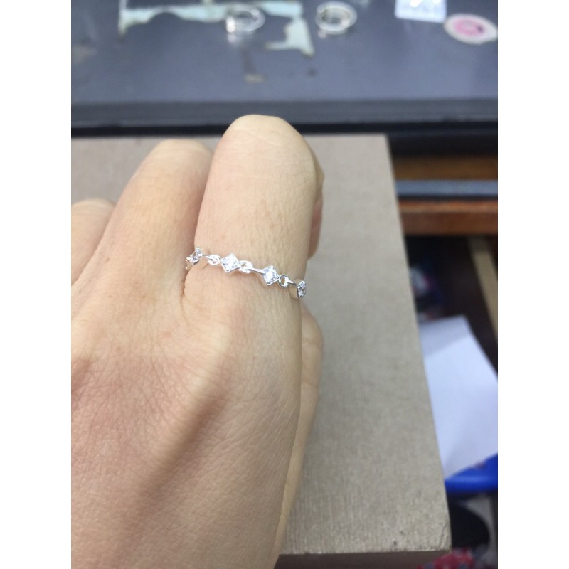 Nhẫn mảnh gắn 5 viên đá nhỏ bền đẹp bạc ta NGỌC MẬU
