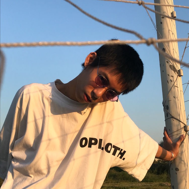 Khuyên Tai Thép Titan Phong Cách Retro Đường Phố Cá Tính