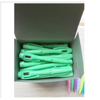 Bút bi có đồng hồ vừa là một cái đồng hồ điện tử mini. BH9925