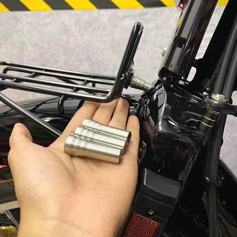 Khâu mũi xe Dream inox 304 luôn ốc