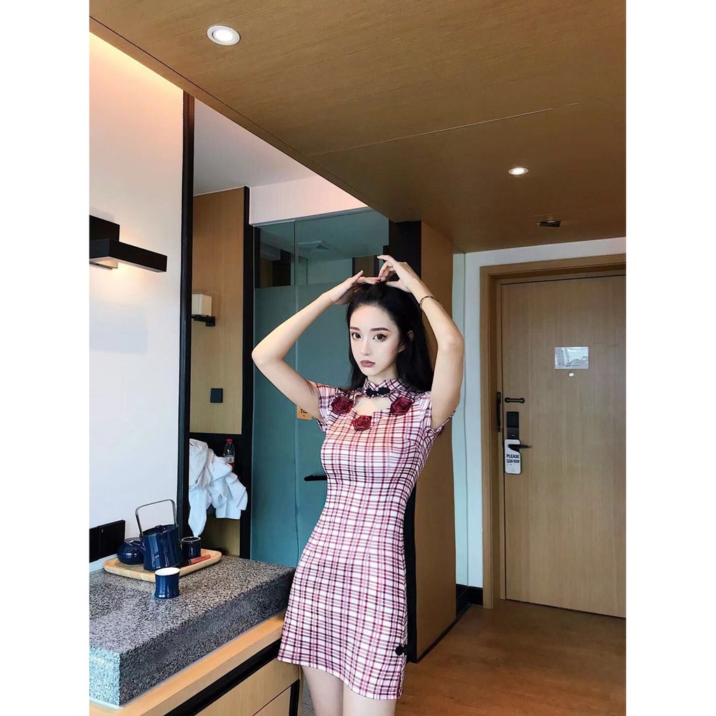 Sườn xám caro đính hoa