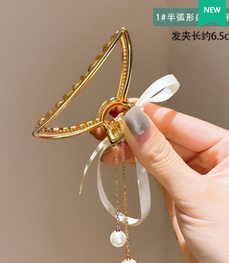 Kẹp tóc hợp kim hình bướm phối tua rua thanh lịch đáng yêu