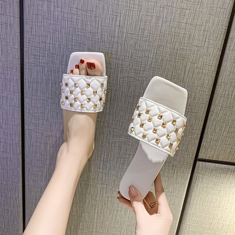 Big Size Dép Nữ đi biển Đế Bằng Đính Đinh Tán Mũi Vuông Thời Trang Mùa Hè