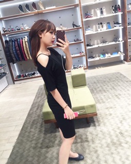 Váy lệch vai