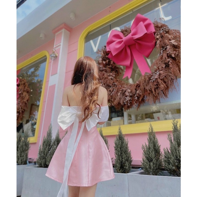 ĐẦM NỮ DÁNG CHỮ A TRỄ VAI PHỐI NƠ LƯNG ĐẦM TIỂU THƯ BẸT VAI Đầm cúp trễ vai phối nơ trắng sau lưng | BigBuy360 - bigbuy360.vn