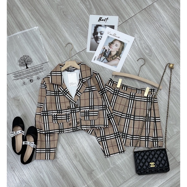 Set áo vest kèm chân váy xếp li kẻ BBR | BigBuy360 - bigbuy360.vn